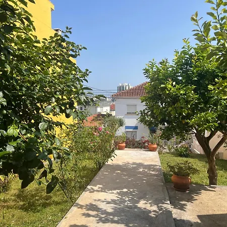 Cantinho Rosas - 500m Away *