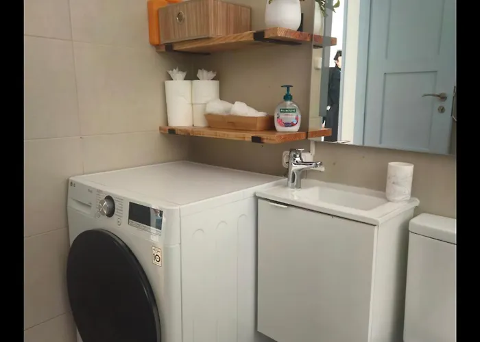 Cantinho Rosas - 500m Away *